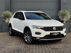 Volkswagen T-Roc - 1.5 TSI Sport Pano Virtual Automaat Black style