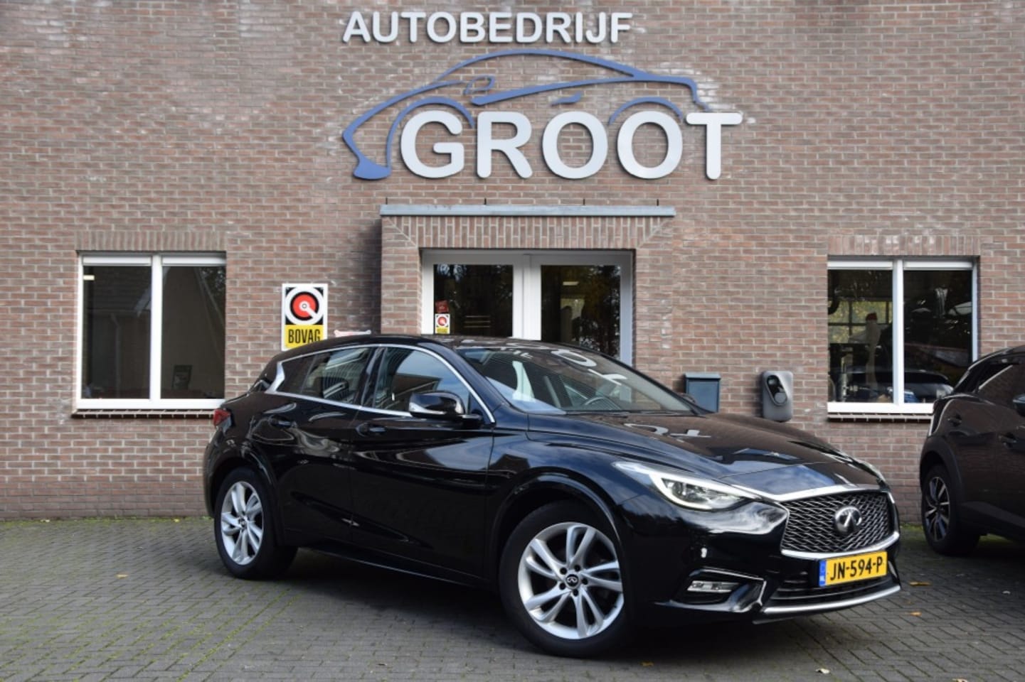Infiniti Q30 - 1.6T PREMIUM! TREKHAAK/CRUISE/STOELVERW. - AutoWereld.nl