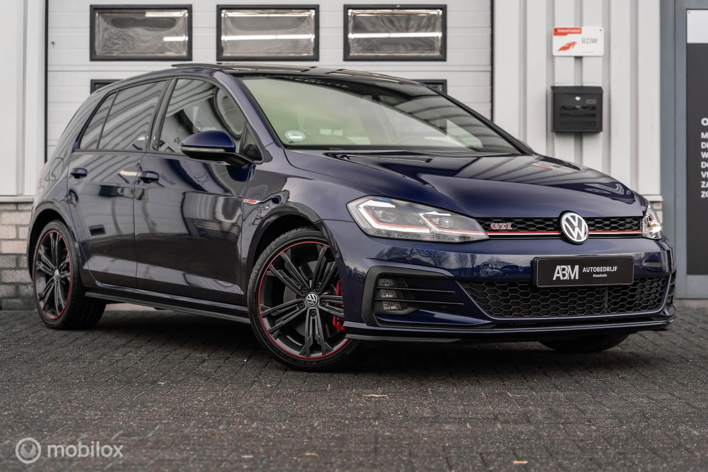 Volkswagen Golf - 2.0 TSI GTI 245PK Performance PANO VIRTUAL - AutoWereld.nl
