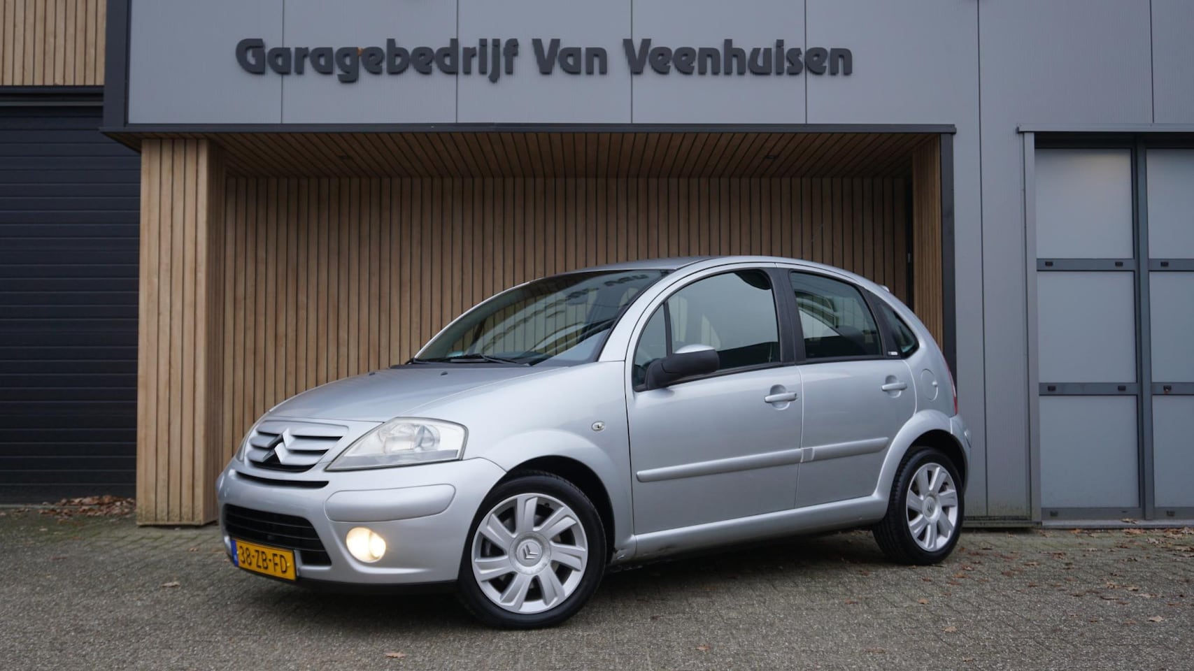 Citroën C3 - 1.6i-16V 108PK Automaat 5Drs Exclusive Clima Cruise Control 16inch LM Velours bekleding 14 - AutoWereld.nl