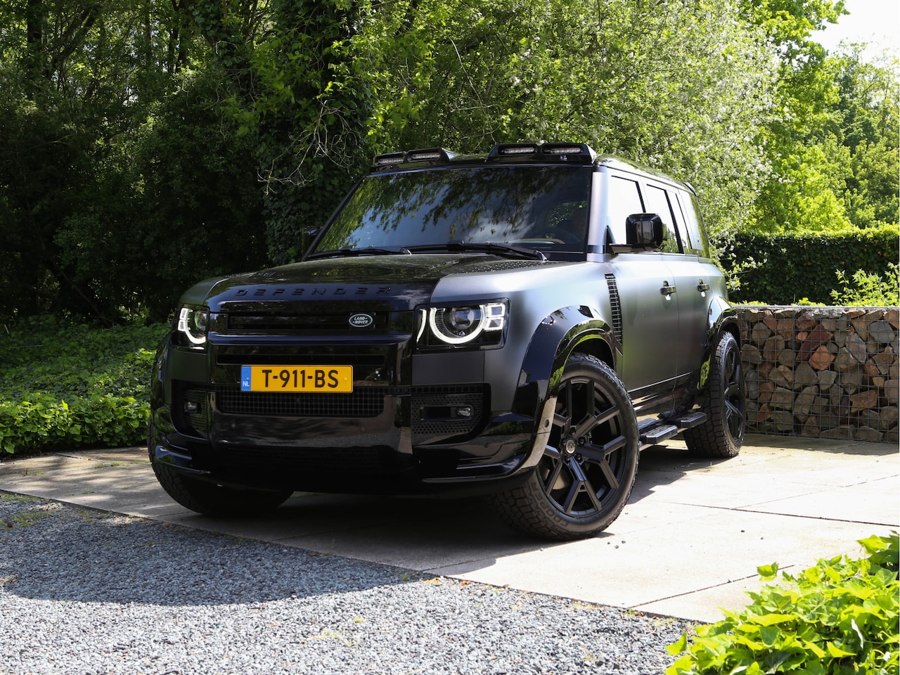 Land Rover Defender 110 - 5.0 P525 110 V8 Urban Carpathian Edition - AutoWereld.nl
