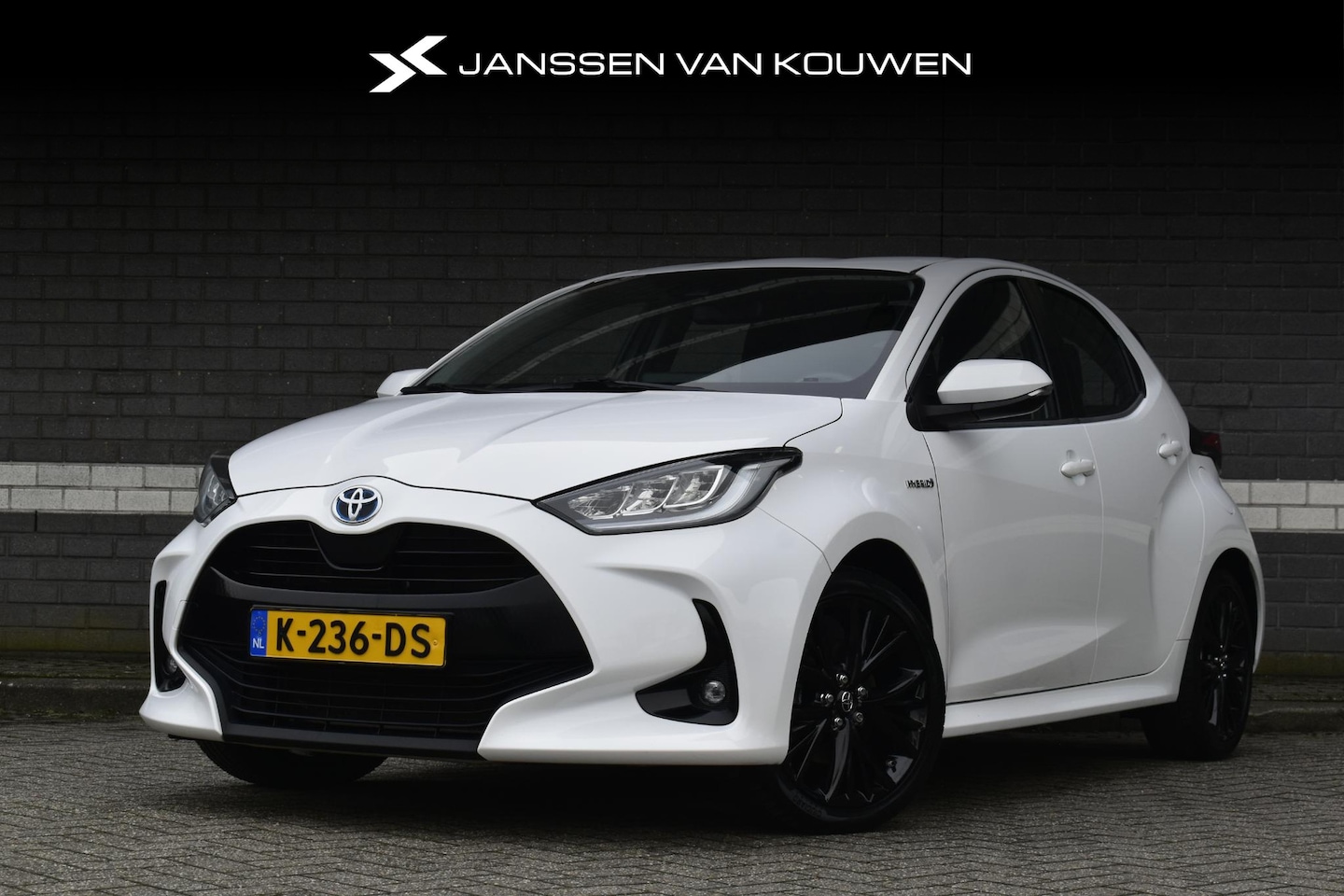 Toyota Yaris - 1.5 Hybrid Dynamic / Trekhaak afneembaar / 17'' LMV zwart / Apple Carplay / Dealer onderho - AutoWereld.nl