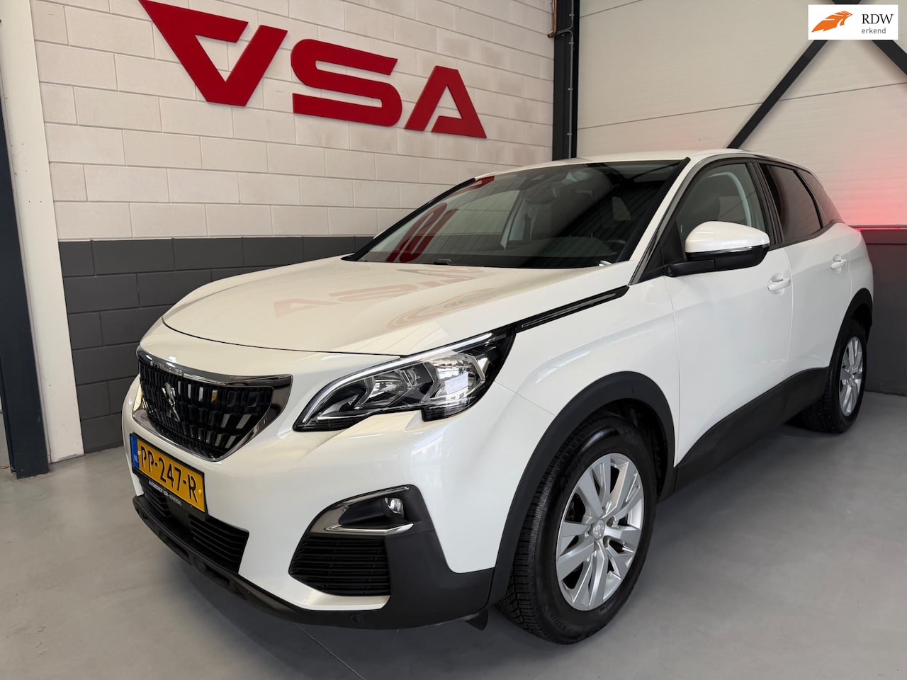 Peugeot 3008 - 1.2 PureTech Blue Lease Premium 1.2 PureTech Blue Lease Premium,Nieuwe motor 4000 km terug, Camera,Cruise,Led,CarPlay,DAB - AutoWereld.nl