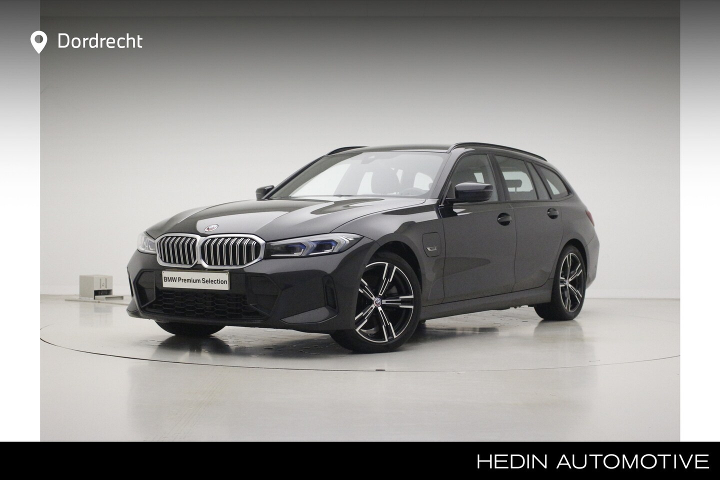 BMW 3-serie Touring - 330e xDrive M-Sport | Camera | Hifi | Curved Display | - AutoWereld.nl