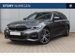 BMW 3-serie Touring - 330e xDrive Automaat / Panoramadak / Trekhaak / Sportstoelen / Laserlight / M Adaptief ond