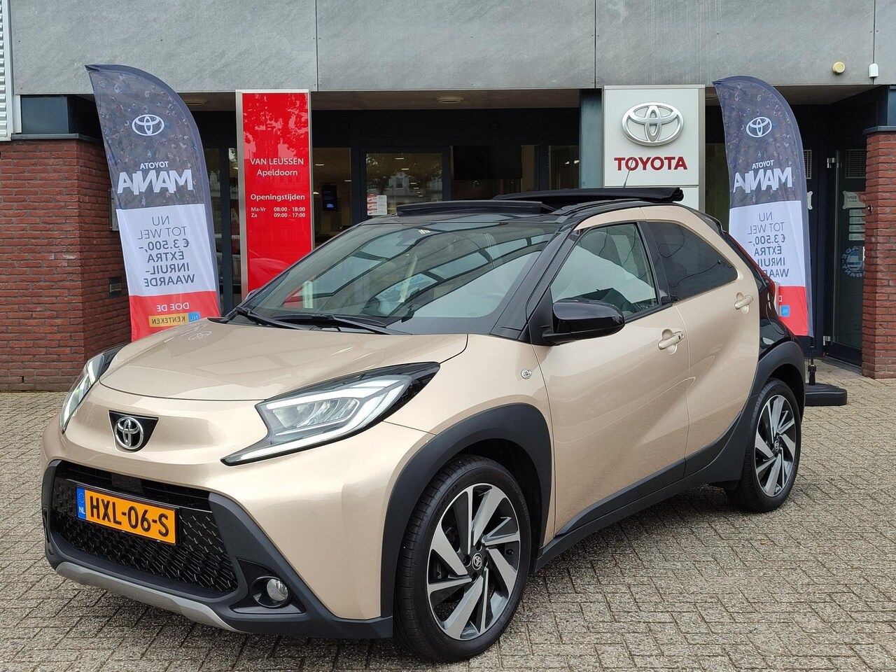 Toyota Aygo X - PREMIUM CABRIO KEYLESS STOELVERW CAMERA NAVI CLIMA AD-CRUISE 17'' LM-VELGEN APPLE/ANDROID - AutoWereld.nl