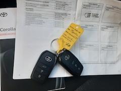 Toyota Corolla Touring Sports - 1.8 Hybrid First Edition | NL-Auto | Lichtmetalen Velgen | Stoelverwarming | Navigatie | A
