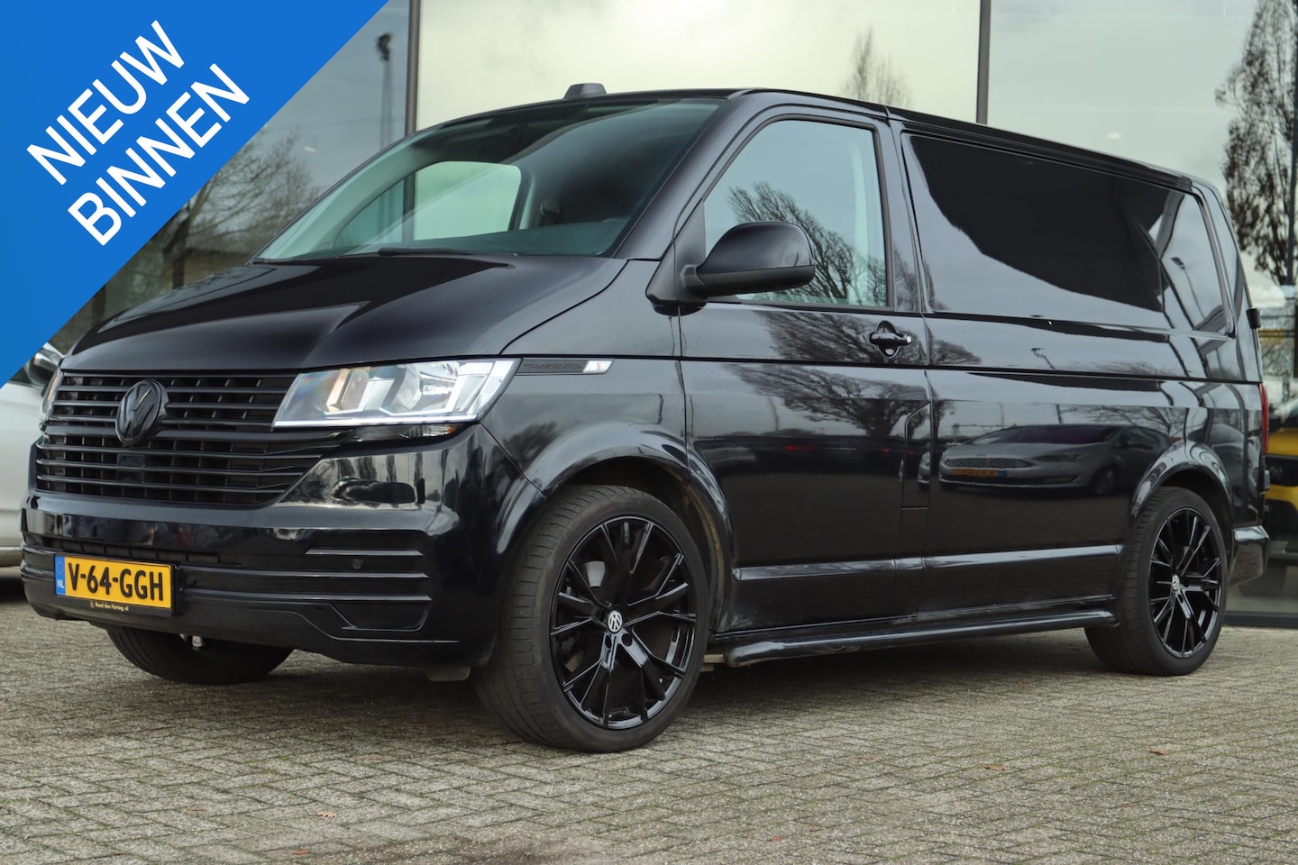 Volkswagen Transporter - 2.0 TDI L1H1 30 | ACC | STOELVERW. | CAMERA | APPLE CARPLAY | TREKHAAK - AutoWereld.nl