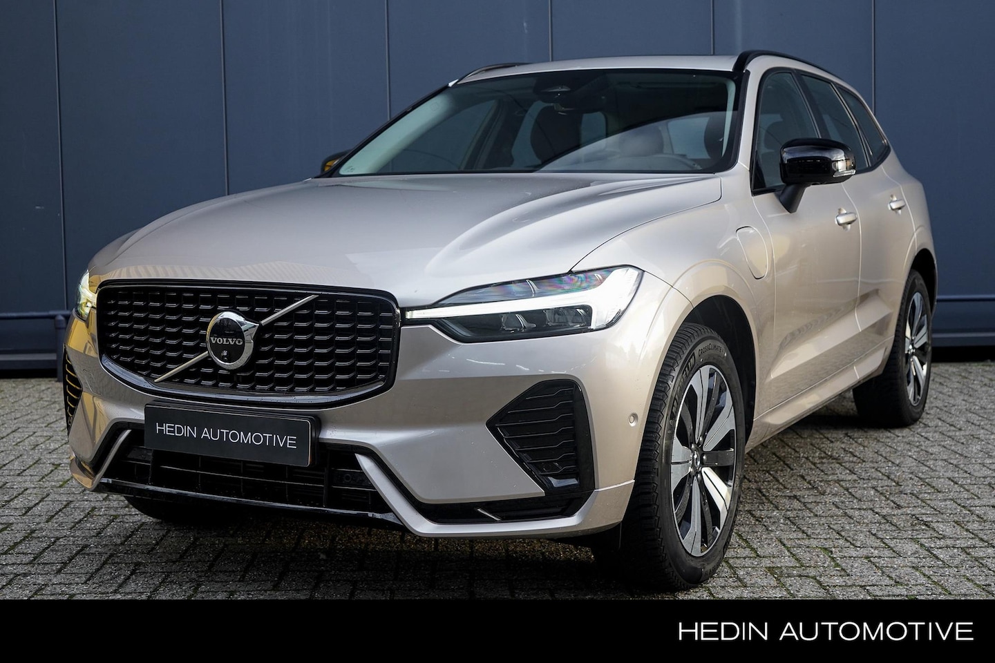 Volvo XC60 - 2.0 T6 Plug-in hybrid AWD Plus Dark | Trekhaak | Panoramadak | 360 graden camera | Pilot a - AutoWereld.nl
