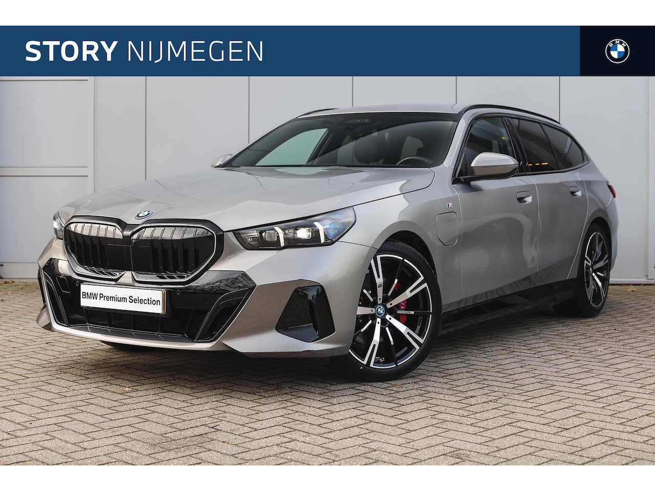 BMW 5-serie Touring - 530e M Sport Automaat / Trekhaak / Stoelventilatie / Comfort Access / Adaptieve LED / Park - AutoWereld.nl