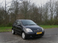 Toyota Yaris - 1.3 VVT-i S-Line . 5 Deurs . weinig km . elc ramen en spiegels . Audio . enz