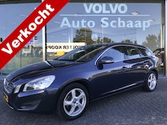 Volvo V60 - 1.6 T3 Family Line | Rijklaar incl garantie | Trekhaak Stoelverwarming Navigatie 17 inch