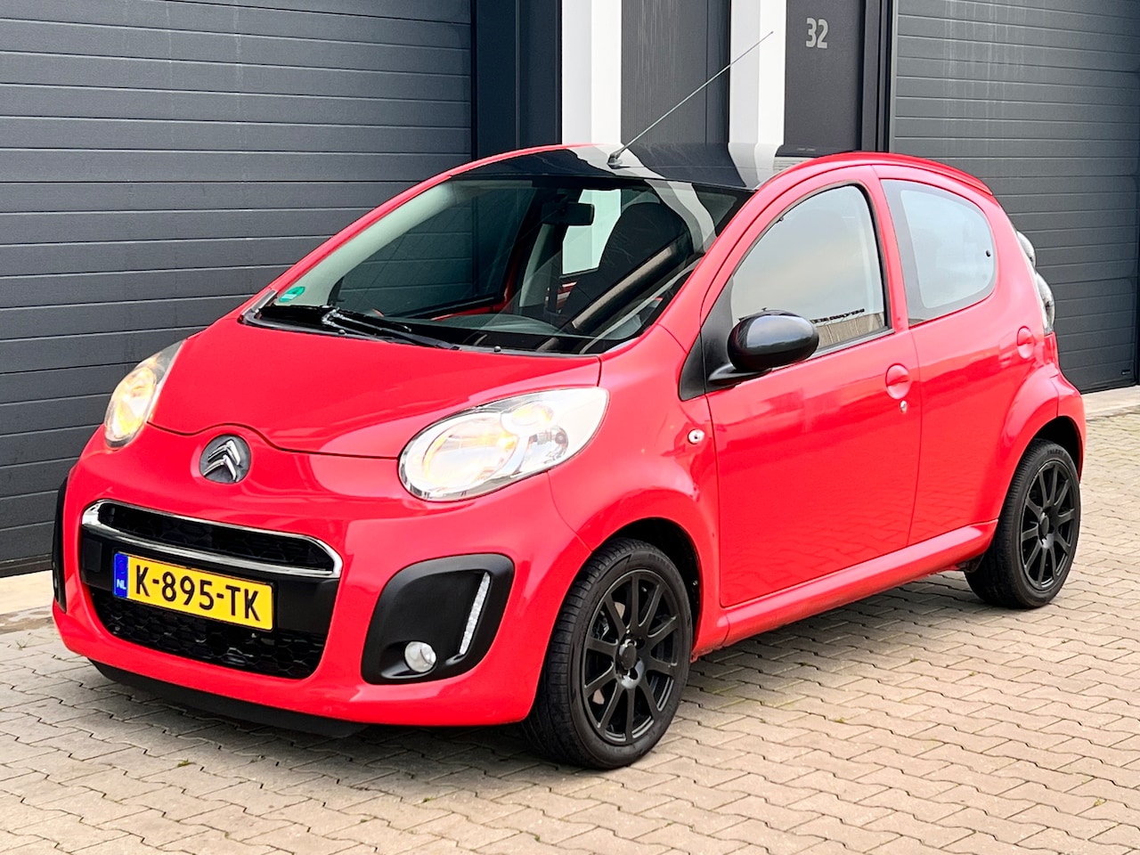 Citroën C1 - 1.0 Bi-Ton Bi-Ton - Airco - Toerenteller - Centrale vergrendeling - Antraciet dak - AutoWereld.nl