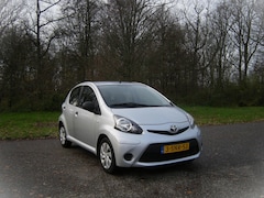 Toyota Aygo - 1.0 VVT-i Now . 5 Deurs . Airco . Elec ramen . Centrale deurvergrendeling . enz