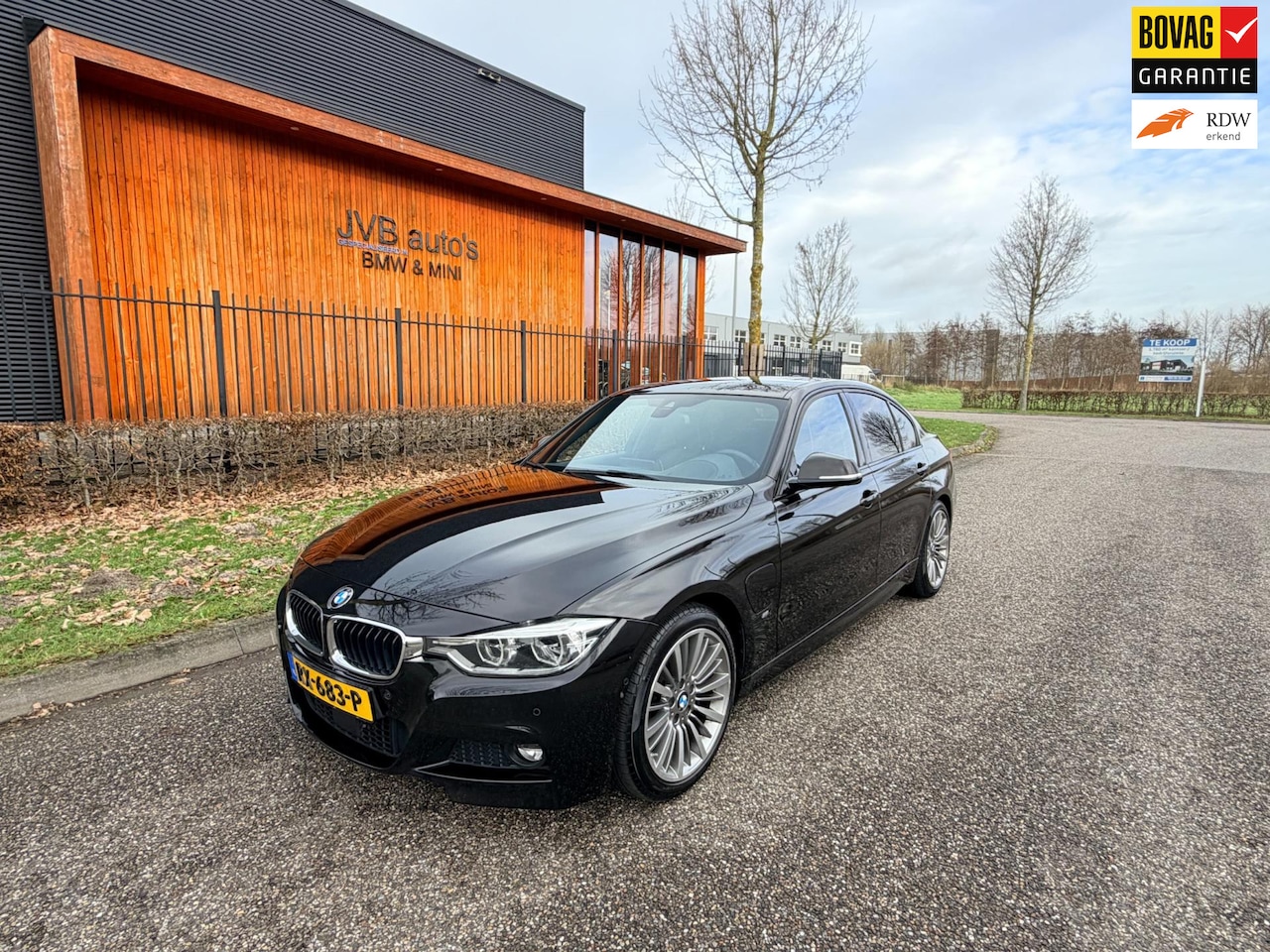 BMW 3-serie - 330e M-sport Individual, H&K, trekhaak, 360camera - AutoWereld.nl