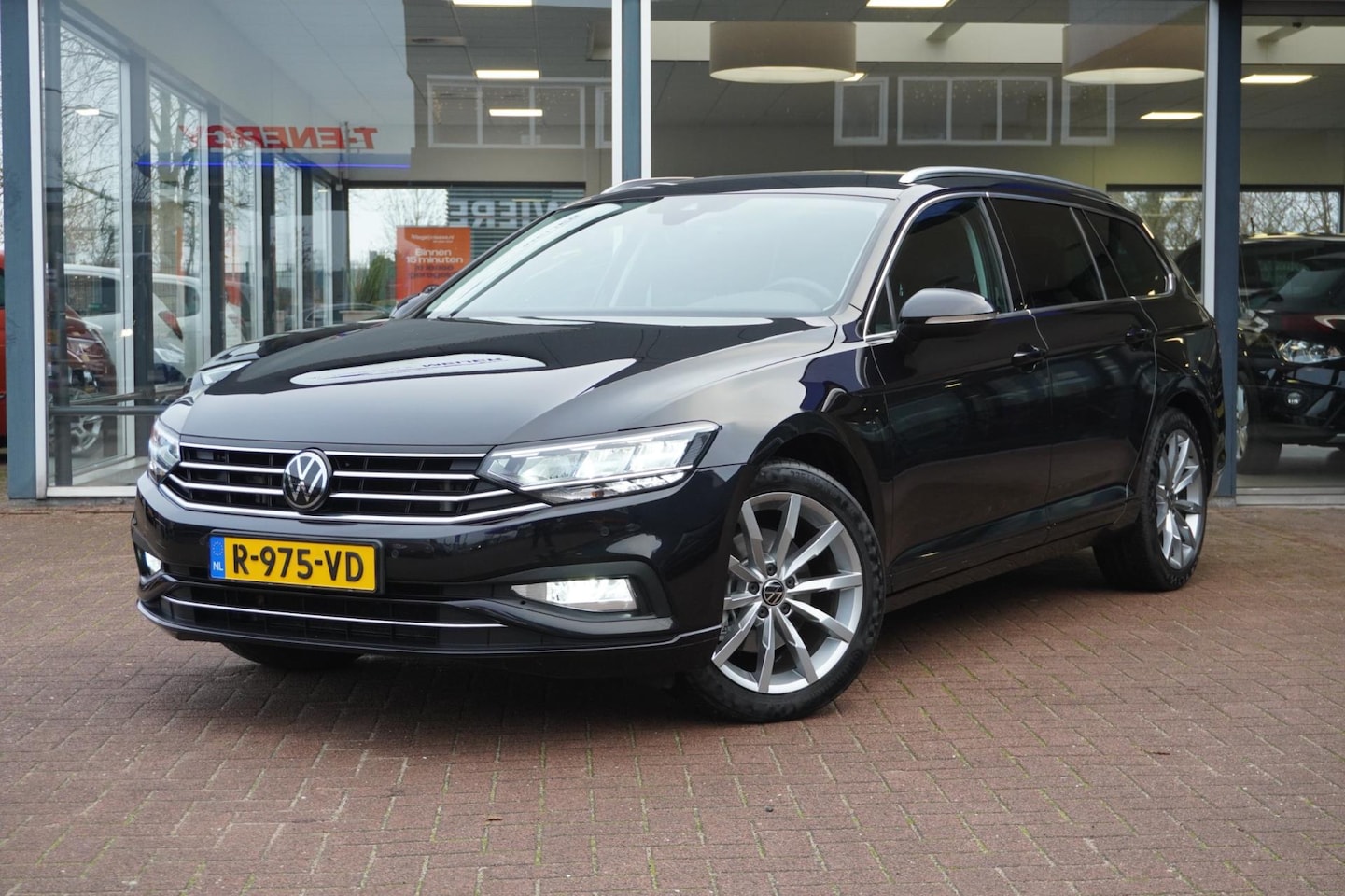 Volkswagen Passat Variant - 1.5 TSI Business Automaat | Airco | Navigatie | Camera | Carplay | Vol opties | Elek. Pakk - AutoWereld.nl