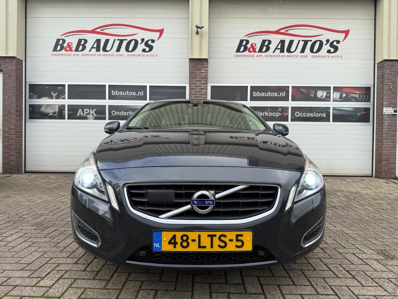 Volvo S60 - 2.0T Summum Automaat Blis Stoelverw Keyless Entry/Start - AutoWereld.nl