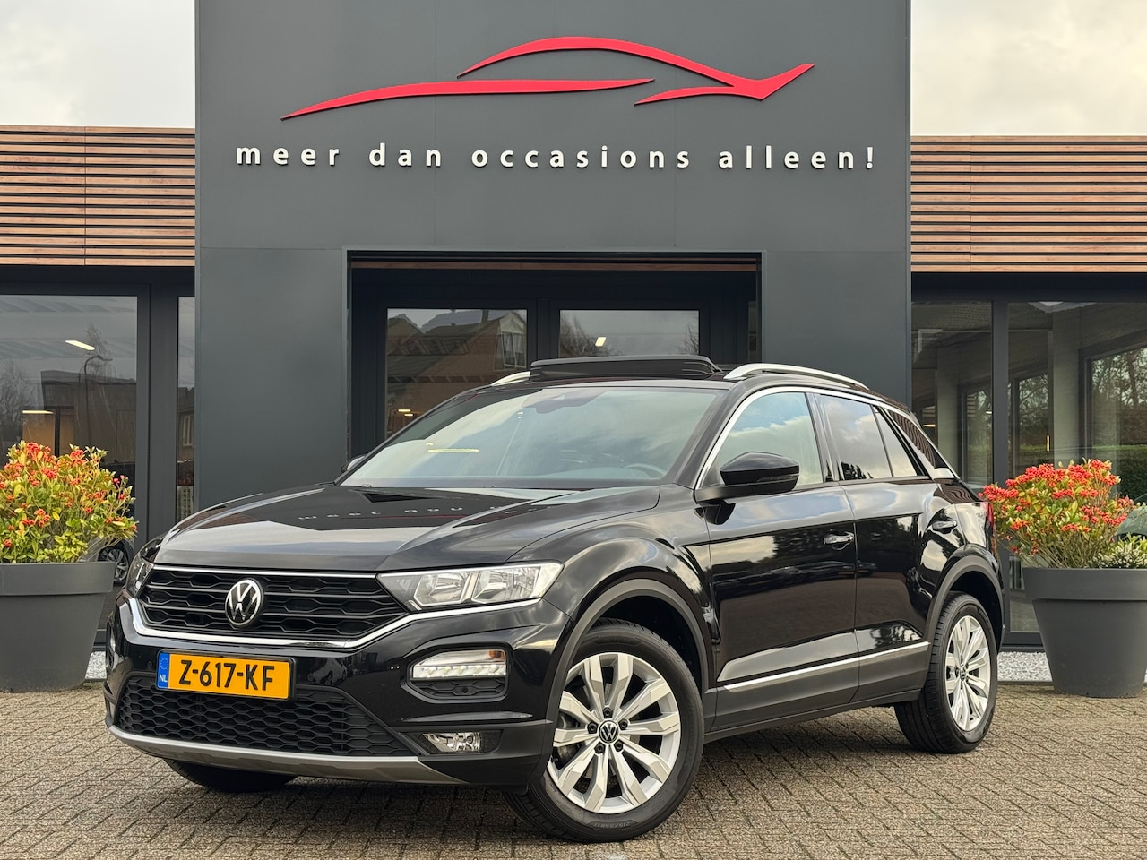 Volkswagen T-Roc - 1.5 TSI 150pk Sport Panoramadak - AutoWereld.nl