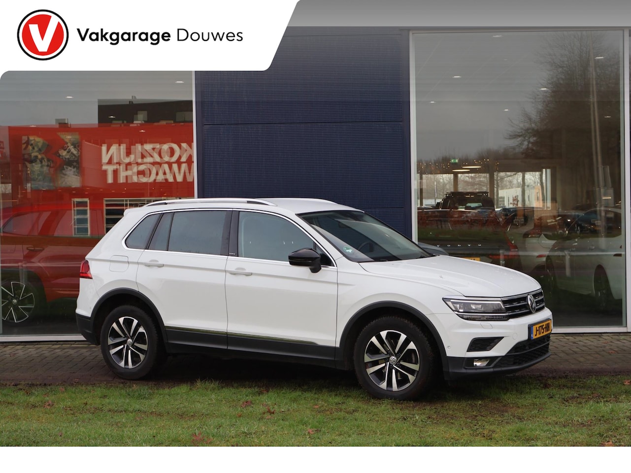 Volkswagen Tiguan - 1.5 TSI ACT Highline Business | Carplay | DOH | ACC | Camera | Virtualcockpit | Trekhaak | - AutoWereld.nl