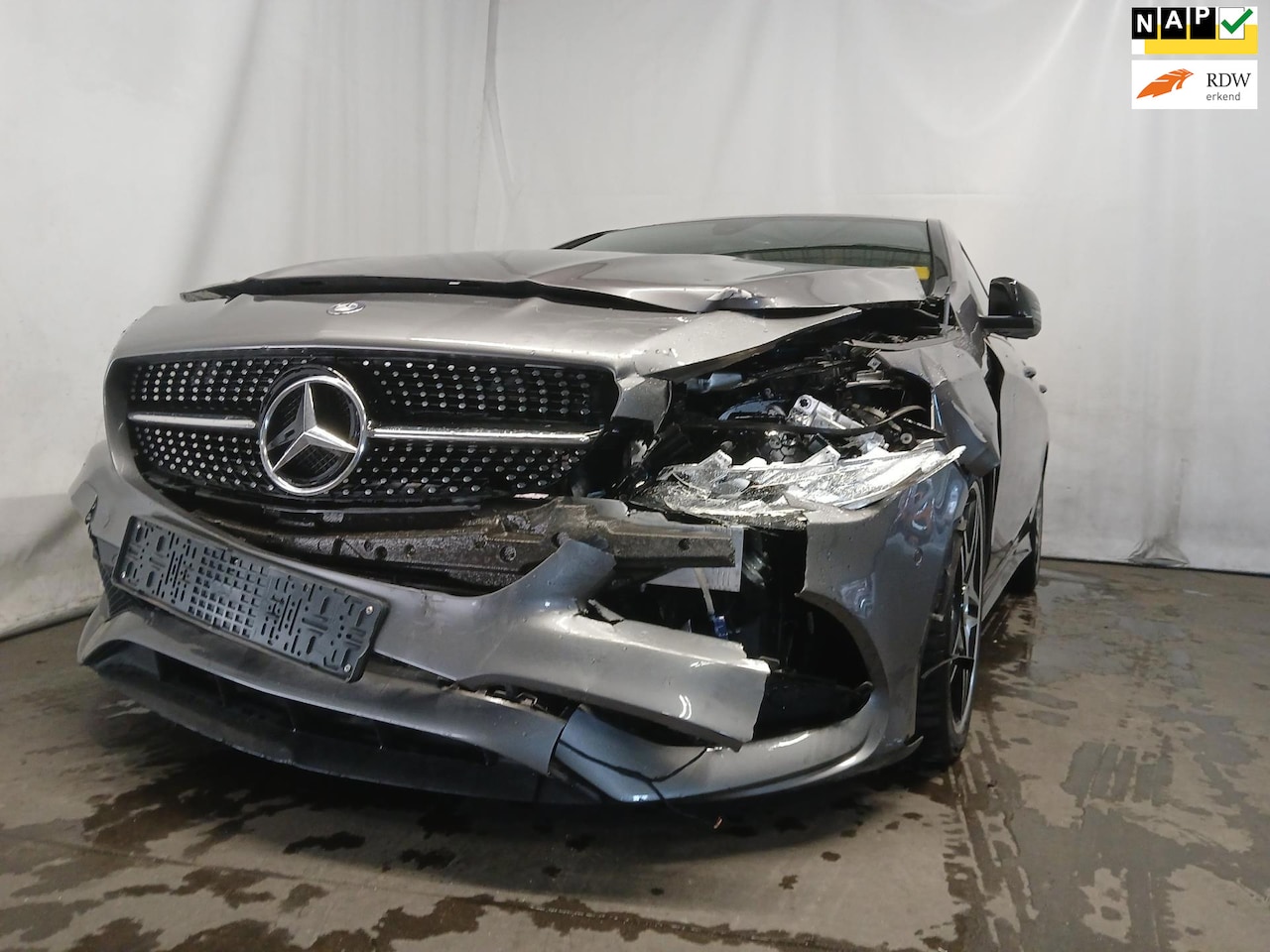 Mercedes-Benz CLA-Klasse - 180 AMG Night Edition Plus Schadeauto!! - AutoWereld.nl