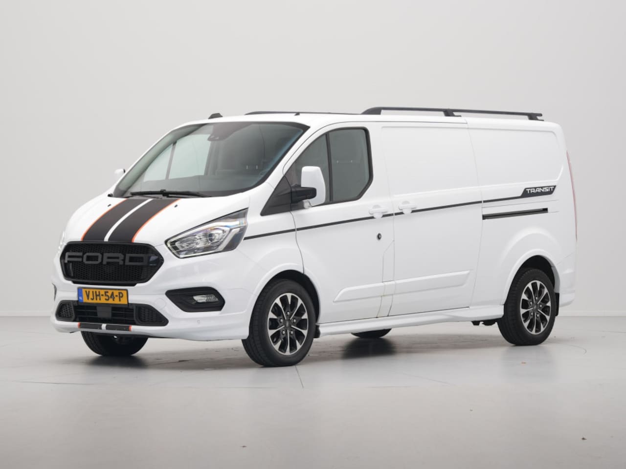 Ford Transit Custom - 320 2.0 TDCI 136kW 185PK L2H1 Sport AUT Trekhaak Navigatie Stoelverwarming Camera Lm Velge - AutoWereld.nl