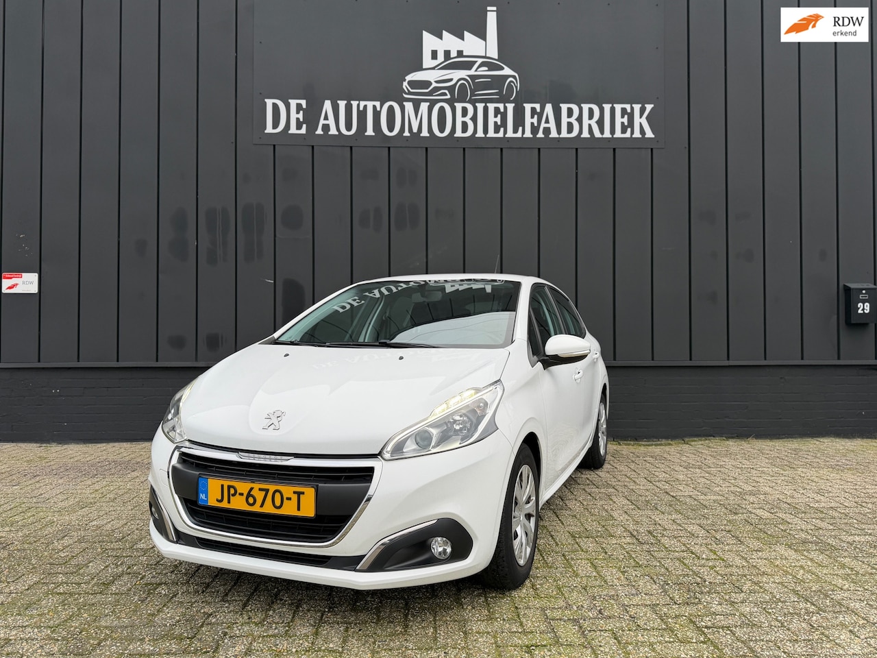 Peugeot 208 - 1.2 PureTech Blue Lion CarPlay - AutoWereld.nl