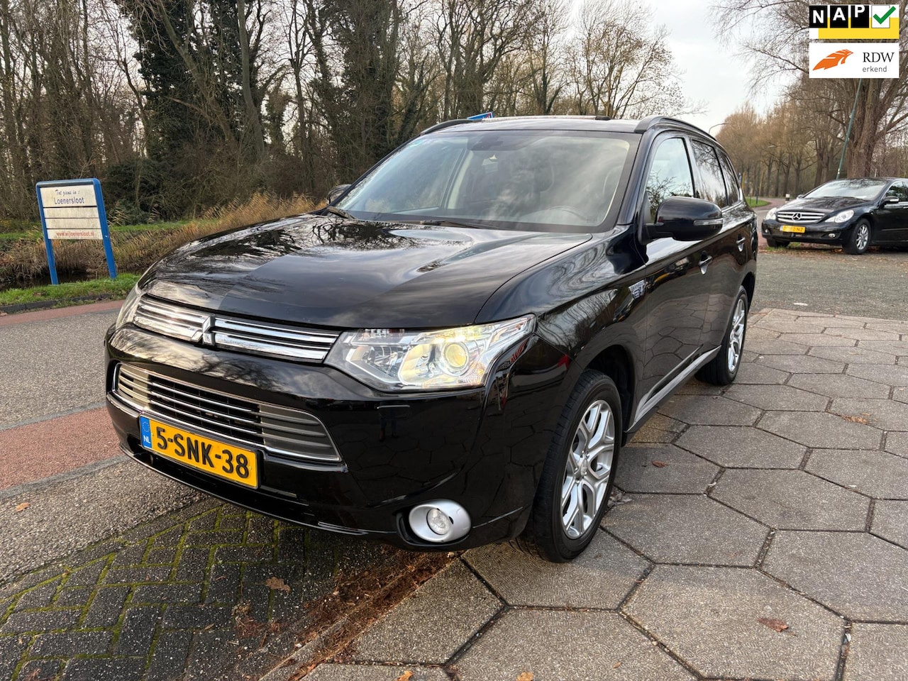 Mitsubishi Outlander - 2.0 PHEV Instyle+ NIEUWE ACCU'S!! - AutoWereld.nl