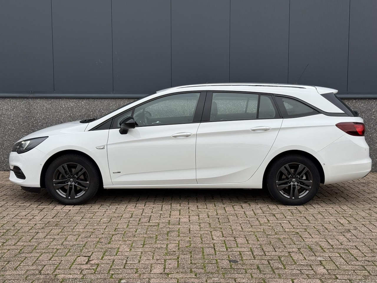 Opel Astra Sports Tourer - 1.2 Design & Tech DAB+/CAMERA/LANE - AutoWereld.nl