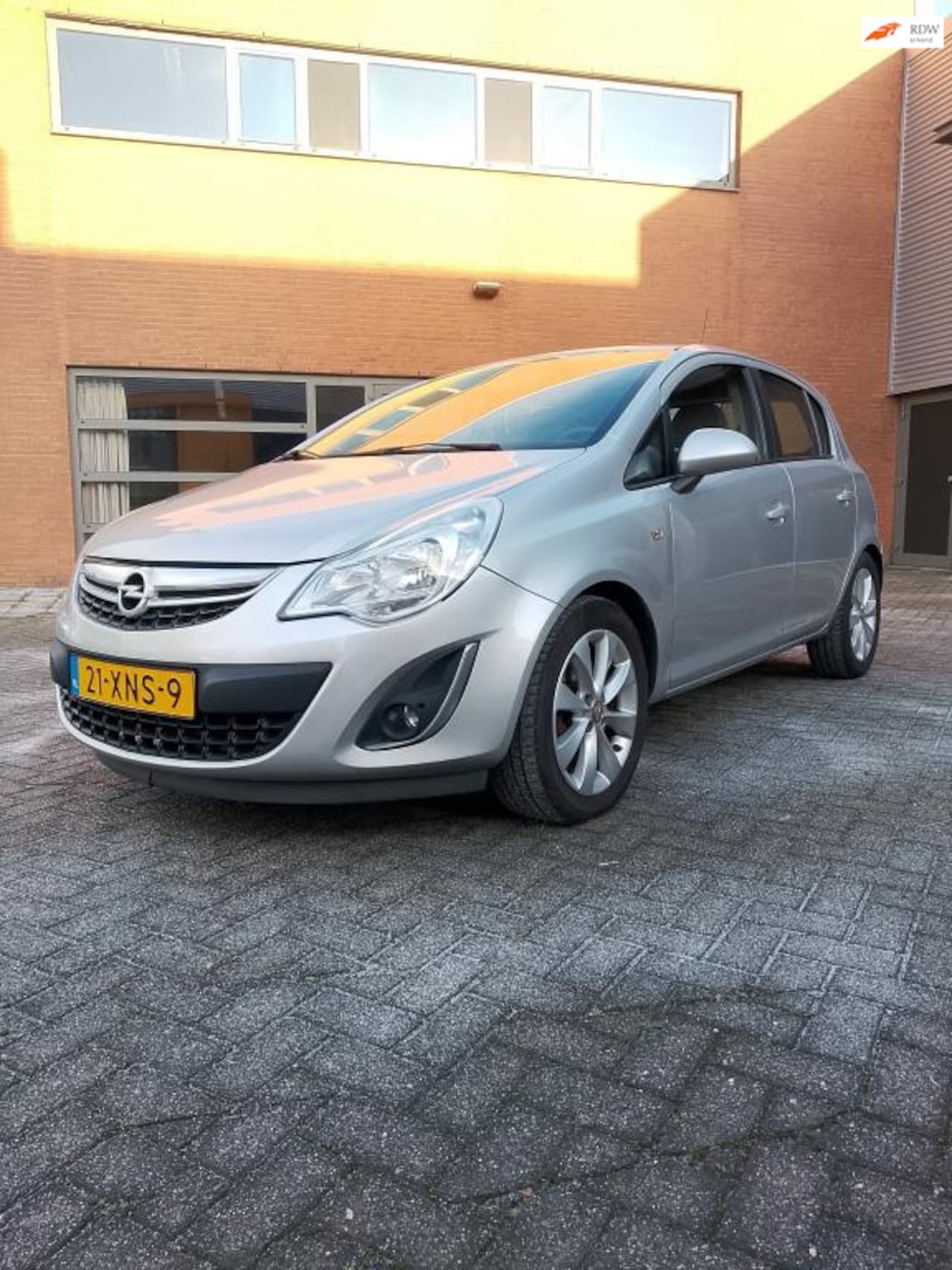 Opel Corsa - 1.4-16V Anniversary Edition 1.4-16V Anniversary Edition - AutoWereld.nl