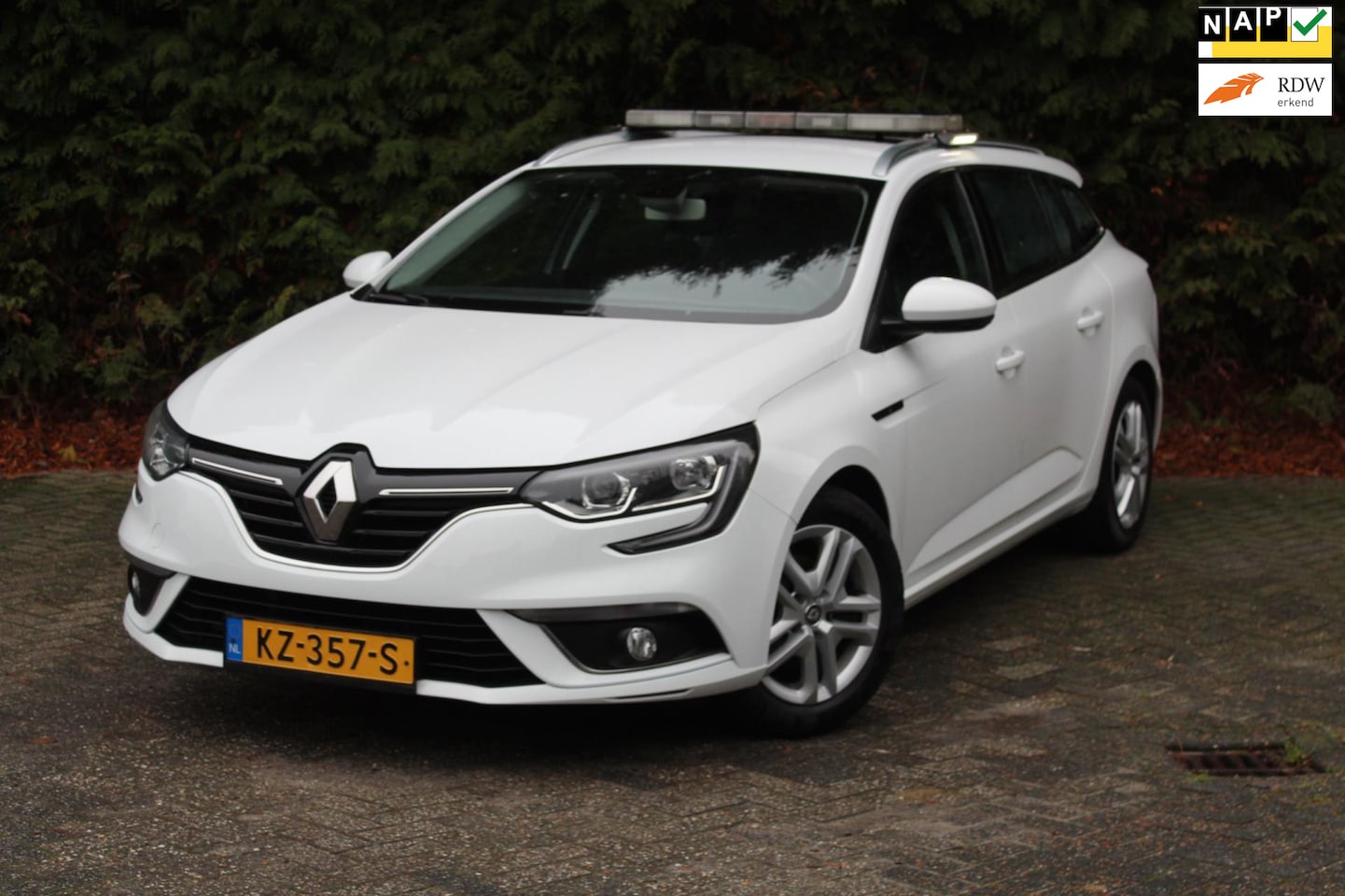 Renault Mégane Estate - 1.5 dCi Eco2 Zen 110PK | Trekhaak | Parkeersensoren | Cruise Control | Zwaailamp - AutoWereld.nl
