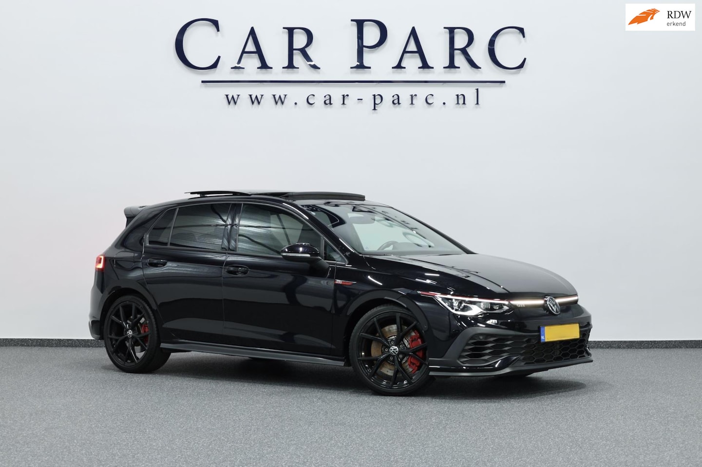 Volkswagen Golf - 2.0 TSI GTI Clubsport 420+PK IQ/PANO/HUD/HALF LEER+ALCANTARA+S.VERWARMING/19"/CAM/LINE/ACC - AutoWereld.nl