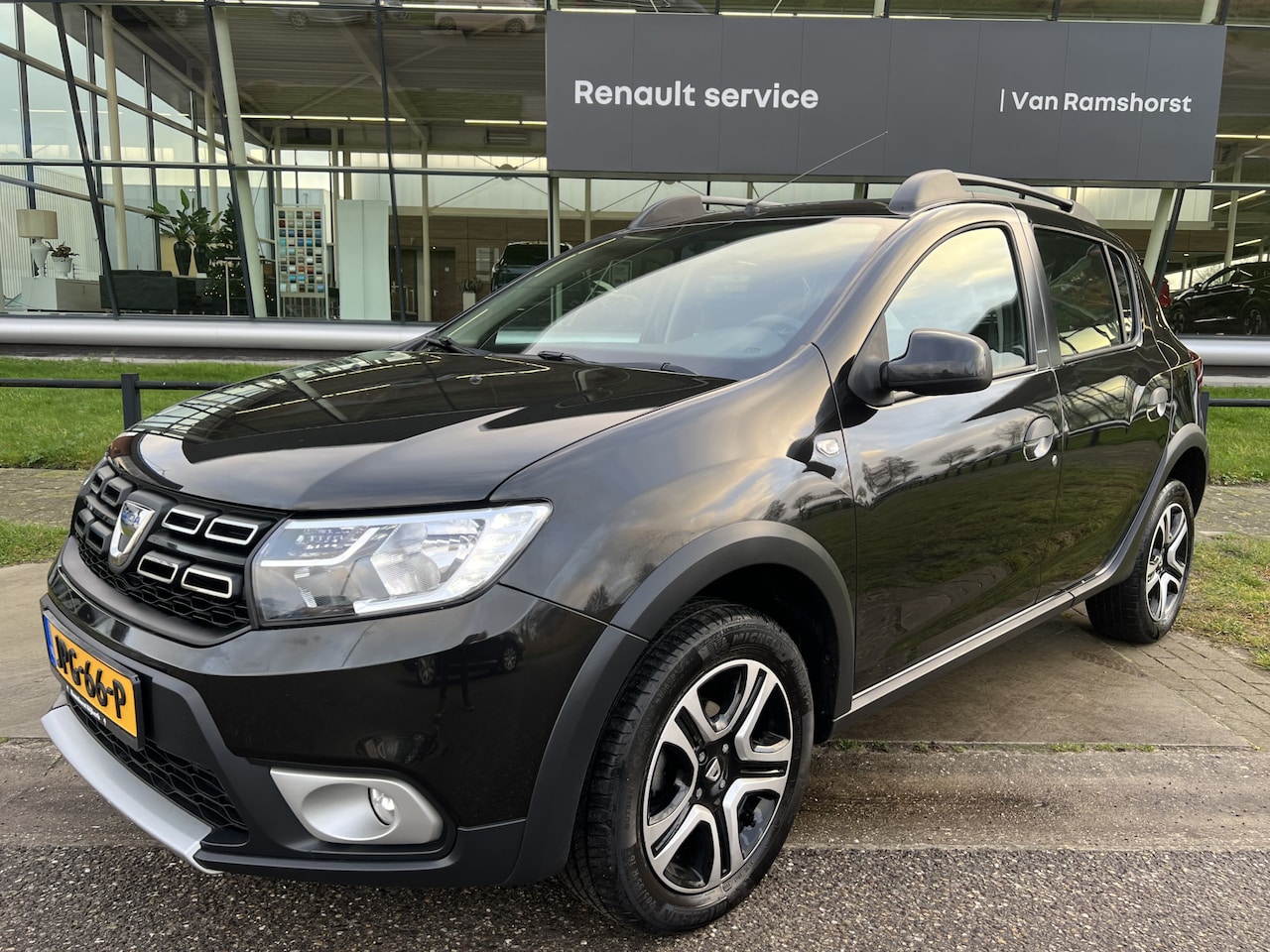 Dacia Sandero Stepway - 0.9 TCe 90pk Automaat/ Laureate / Dealer onderhouden / Camera / Cruise / - AutoWereld.nl