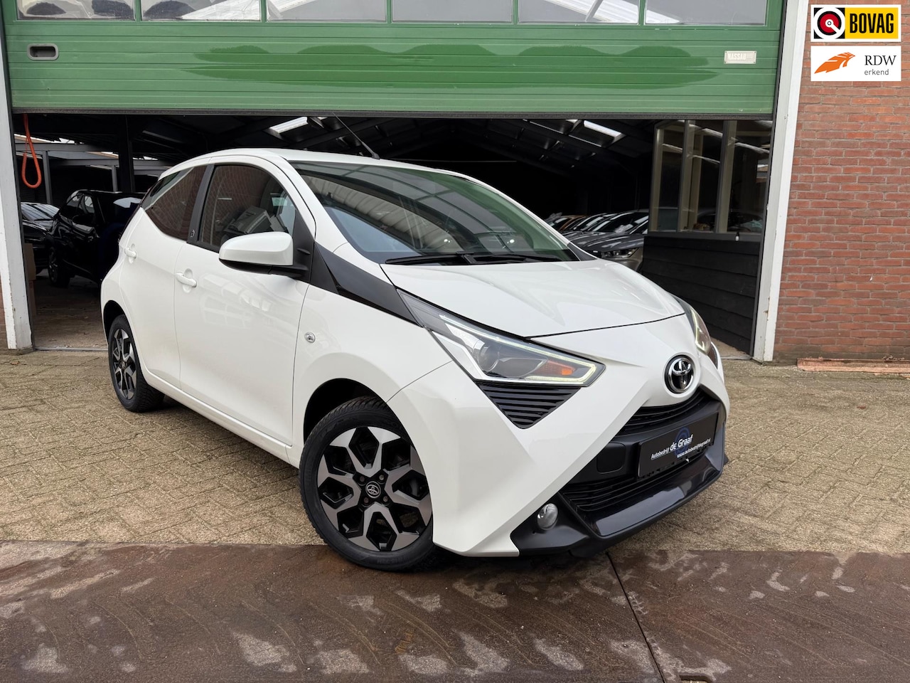 Toyota Aygo - 1.0 VVT-i X-PLAY AUTOMAAT|CARPLAY/CAMERA | TEAM/ - AutoWereld.nl