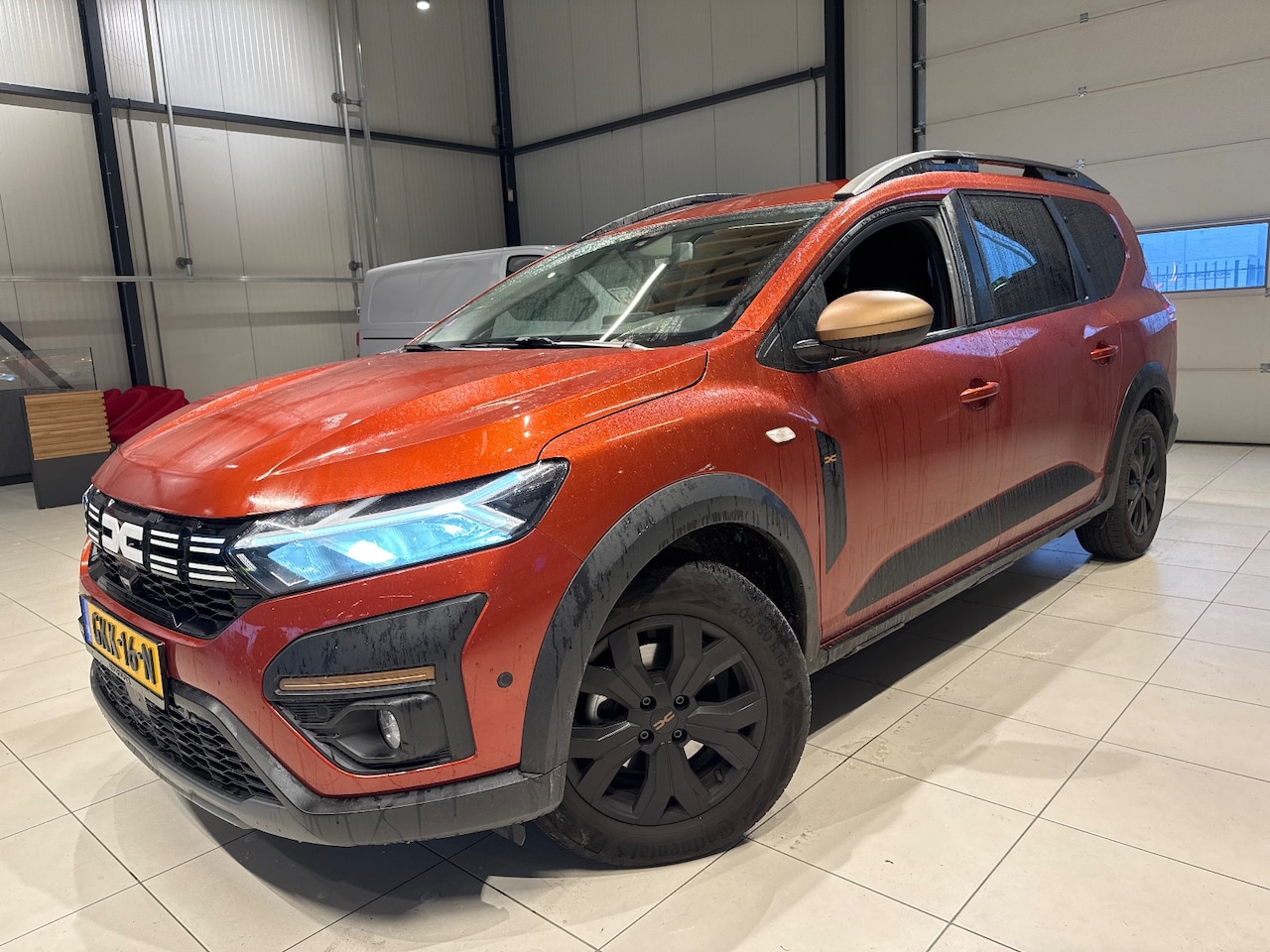 Dacia Jogger - 1.0 TCe 110 Expression 7p. 111pk | 7-Persoons | Trekhaak | PDC vóór- & achter | Keyless en - AutoWereld.nl