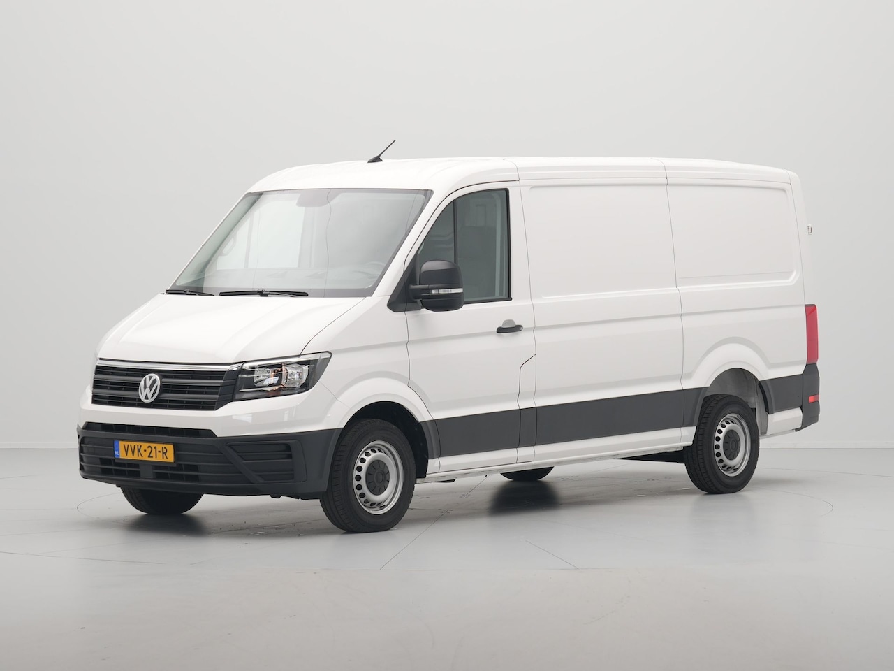 Volkswagen Crafter - 30 2.0 TDI 103kW 140PK L3H2 Trendline Trekhaak Navigatie Carplay Cruise - AutoWereld.nl