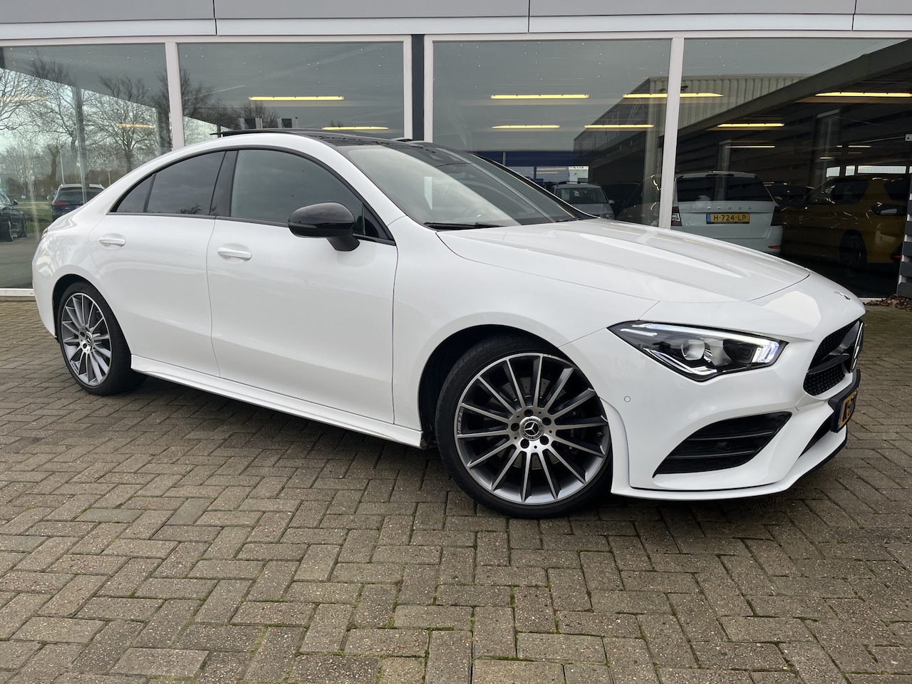 Mercedes-Benz CLA-Klasse - 200 Premium Plus AMG / Schuif-kantel / Camera / Led / Carplay - AutoWereld.nl