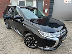 Mitsubishi Outlander - 2.0 PHEV Executive Edition / Leder / Navi / Camera / PDC