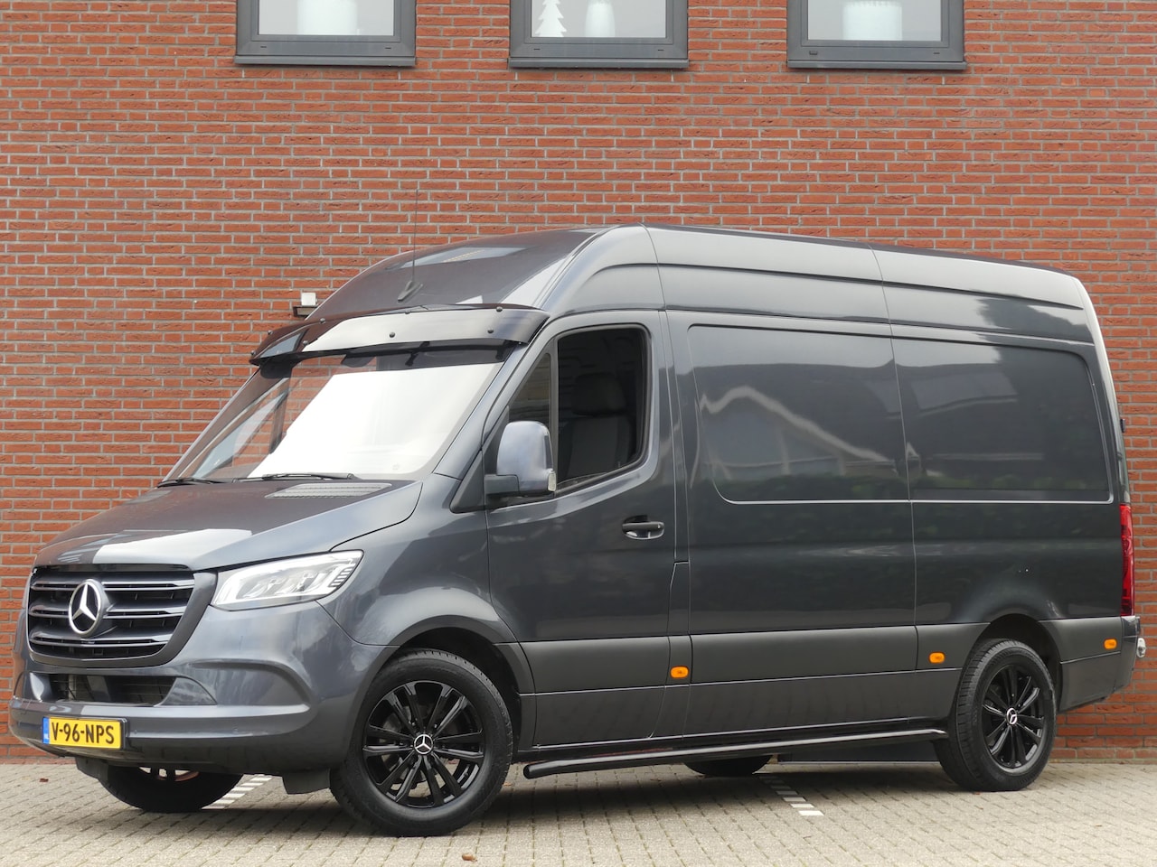 Mercedes-Benz Sprinter - 319 CDI 190PK L2H2 LED/PDC/Navi/Camera - AutoWereld.nl