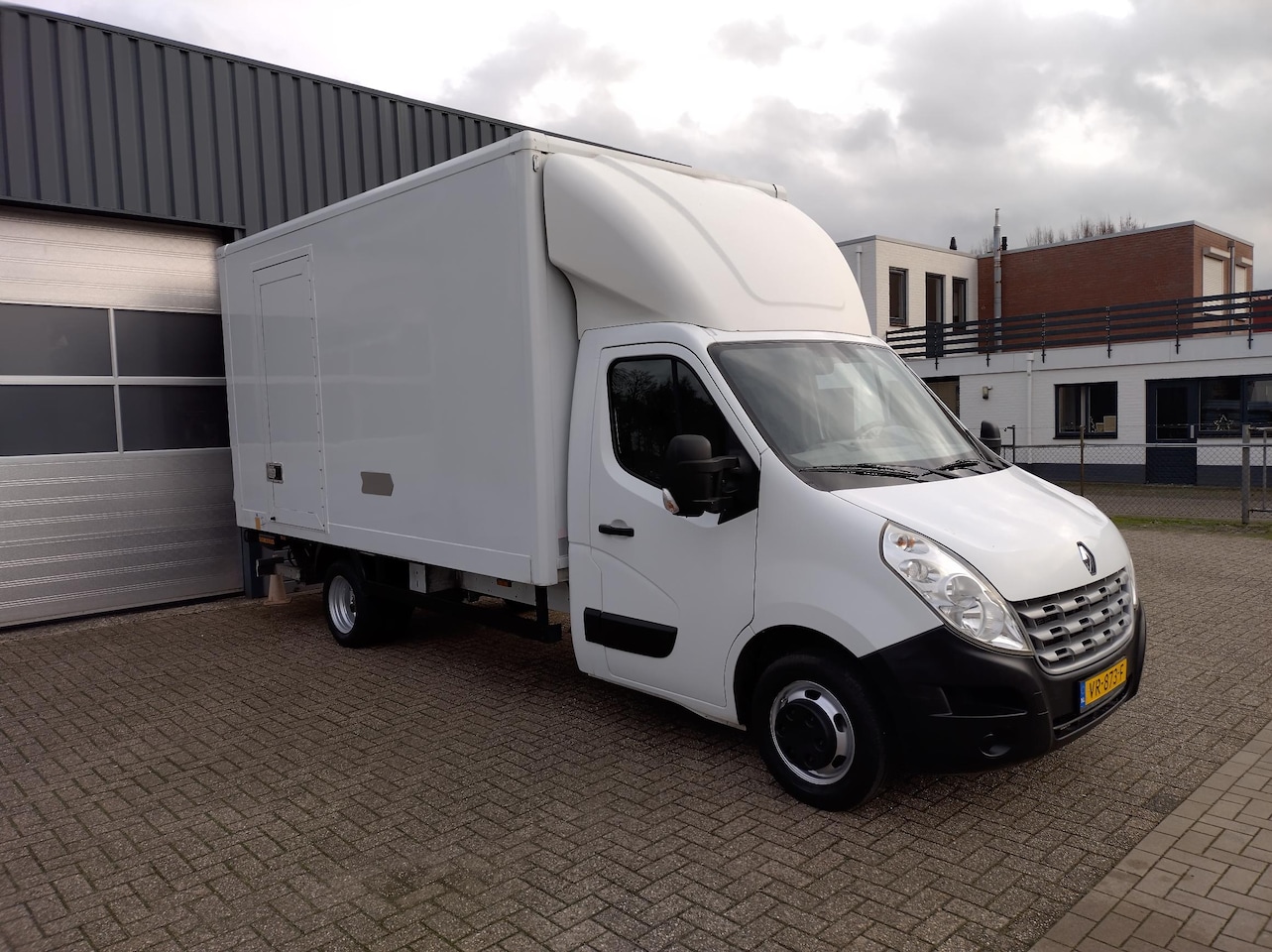 Renault Master - T35 2.3 dCi L3H3 DL 3500 kg trekvermogen en laadklep - AutoWereld.nl