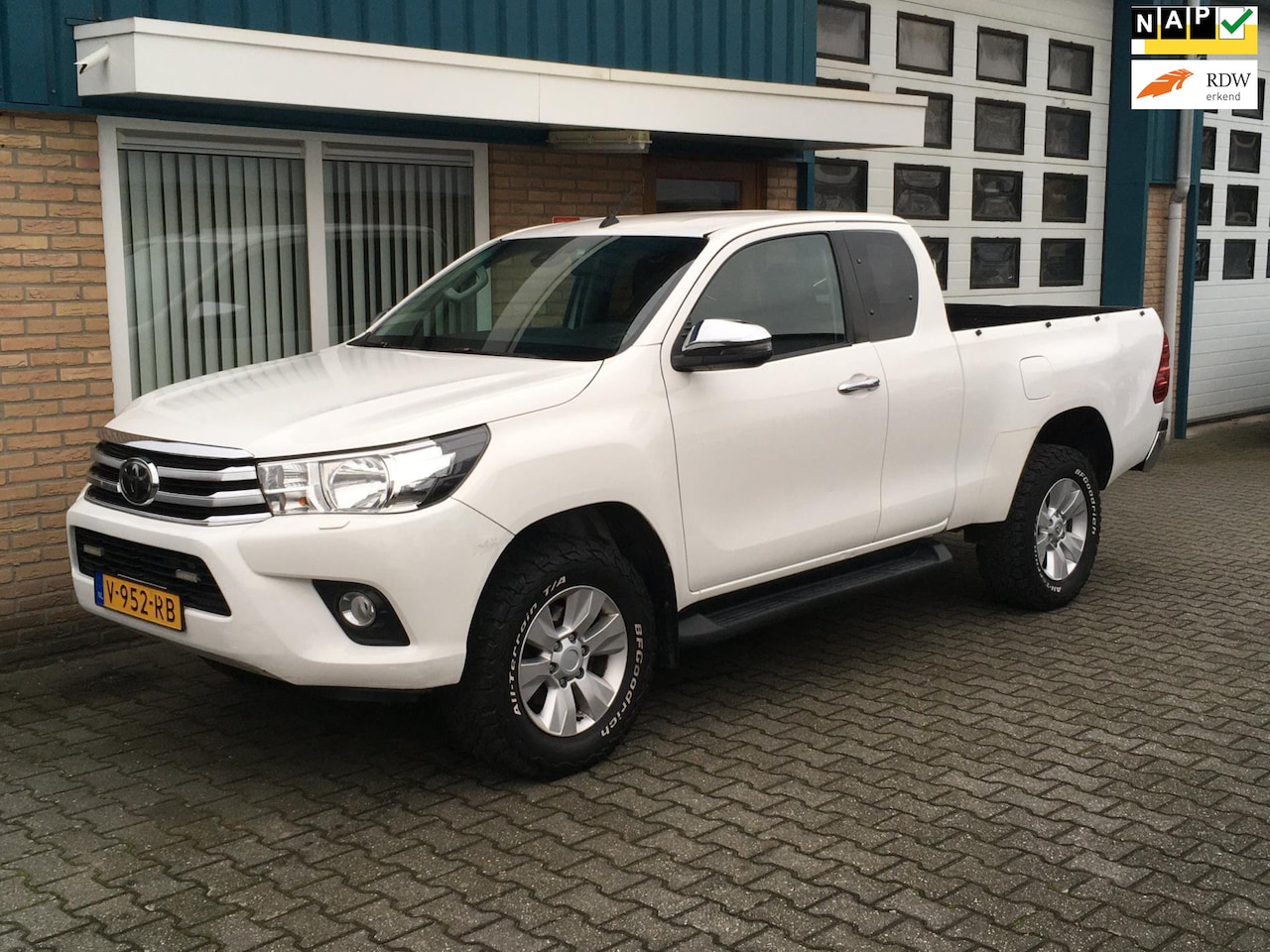 Toyota HiLux - 2.4 D-4D-F Xtra Cab Professional Euro 6 - AutoWereld.nl