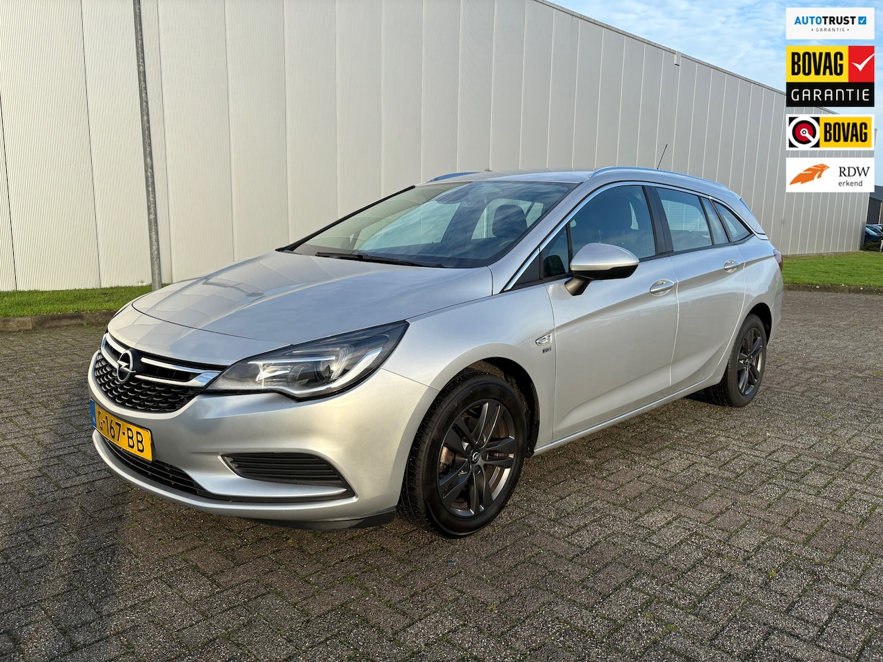 Opel Astra Sports Tourer - 1.0 Turbo 120 Jaar Edition 1.0 Turbo 120 Jaar Edition , Airco, Navigatie - AutoWereld.nl