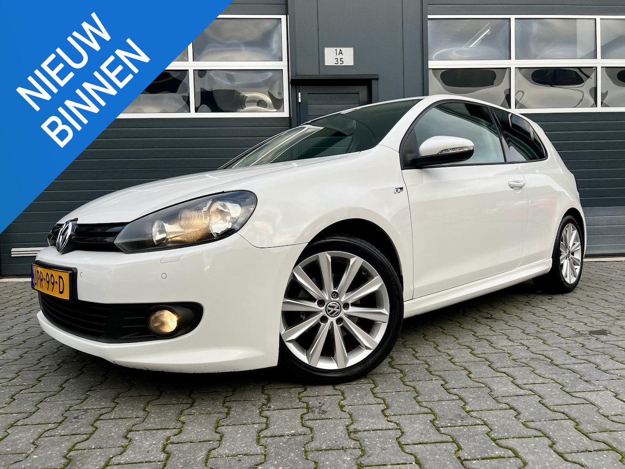 Volkswagen Golf - 1.2 TSI R-LINE *CARPLAY*CAMERA*ECC*MFS STUUR - AutoWereld.nl