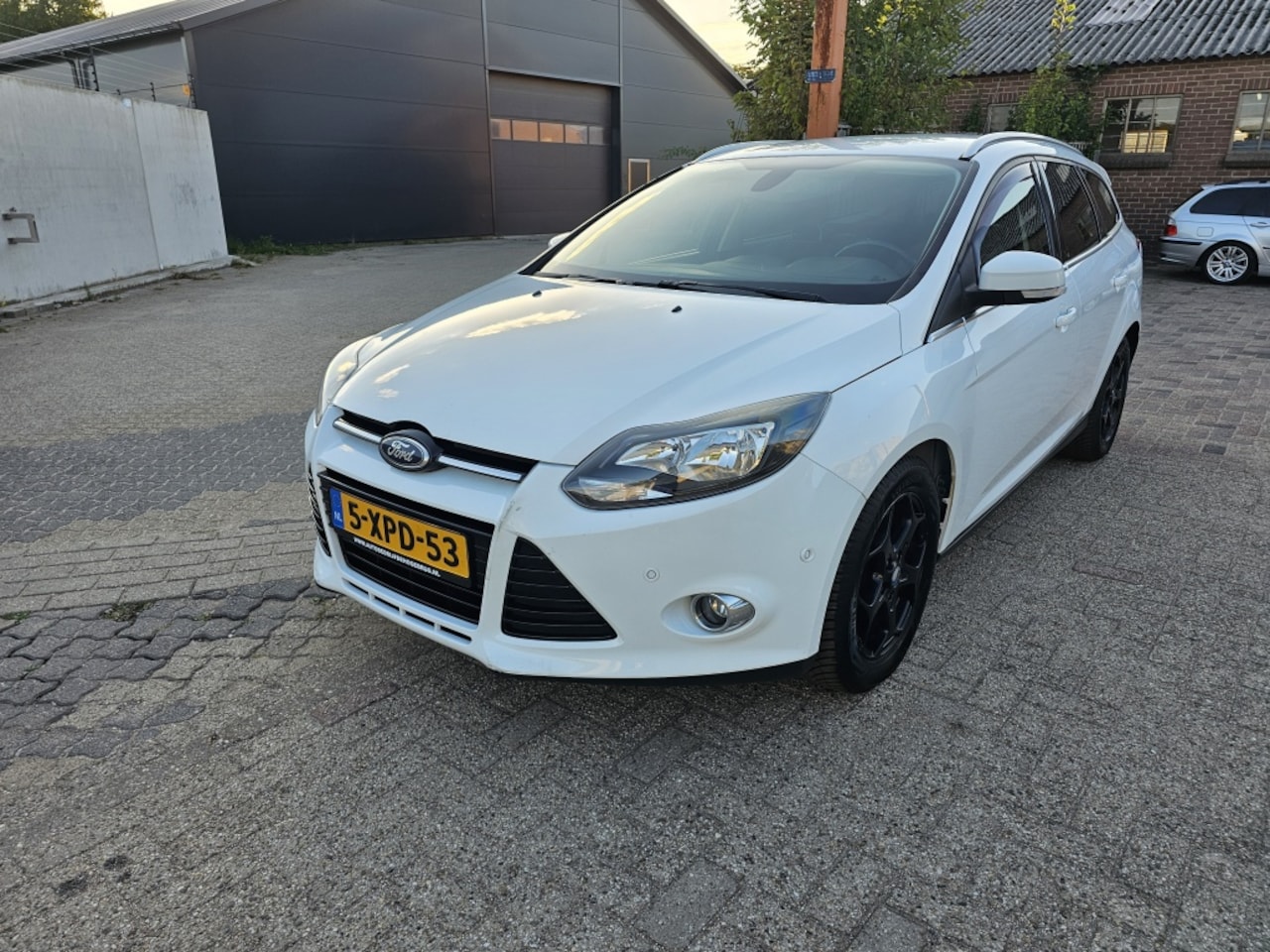 Ford Focus Wagon - 1.0 EcoB. Edit. Plus,Apk,Nap,Airco,Trekhaak,Navi - AutoWereld.nl
