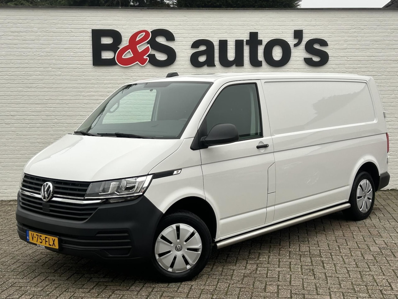 Volkswagen Transporter - 2.0 TDI L2H1 28 Automaat Carplay Cruise PDC V+A DAB Airco Trekhaak - AutoWereld.nl