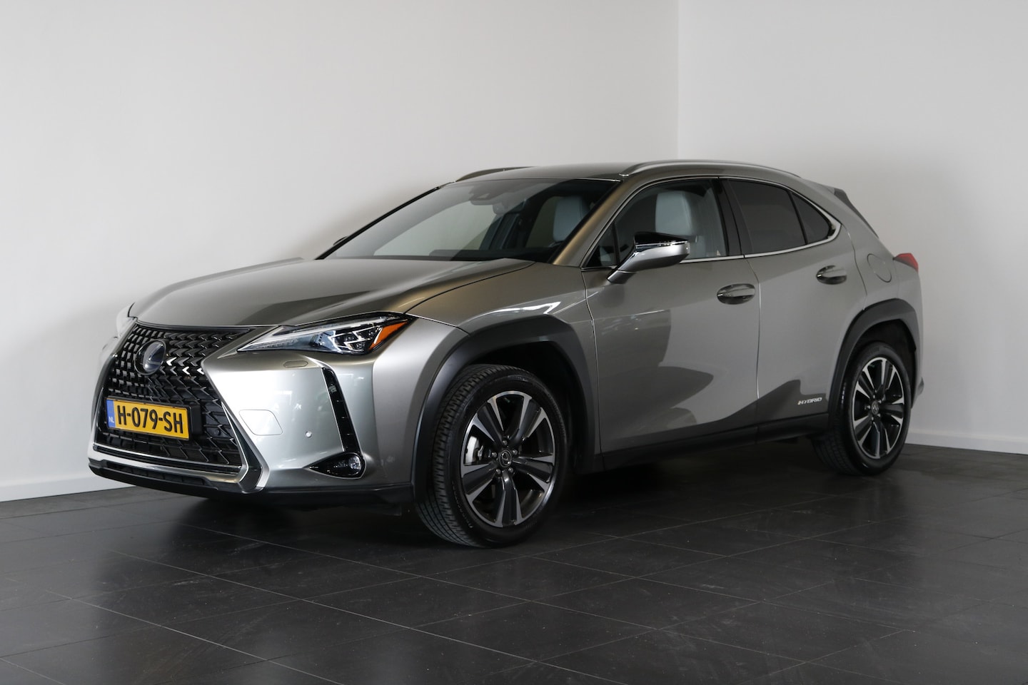 Lexus UX - 250h Executive Line | Dealeronderhouden | Parkeersensoren | Head-up display | - AutoWereld.nl