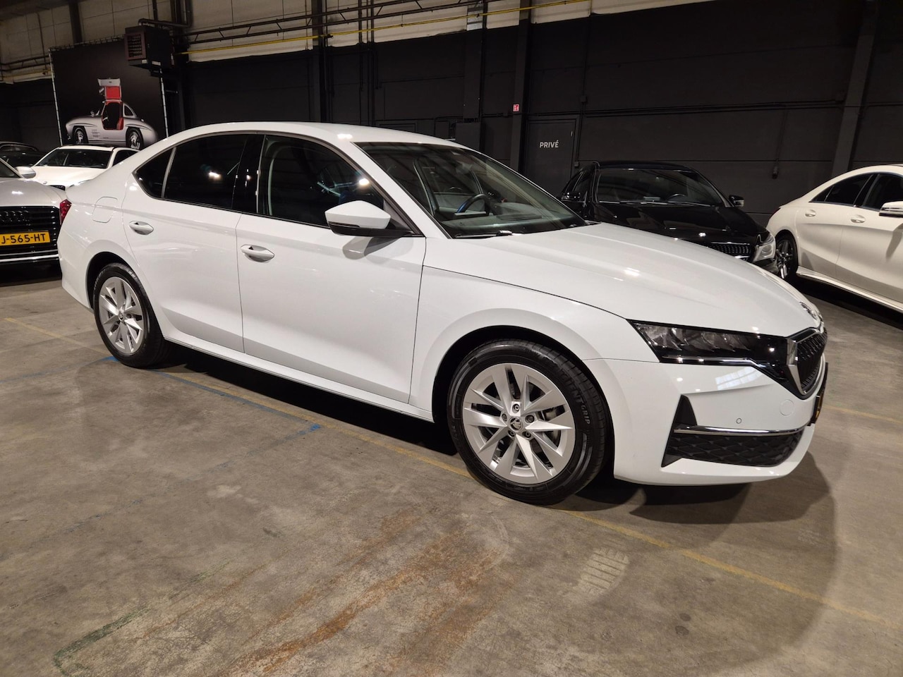 Skoda Octavia - 1.5 TSI MHEV Business - Navi - CarPlay - Camera - Adapt Cr - Climate - Stoelverw - Keyless - AutoWereld.nl