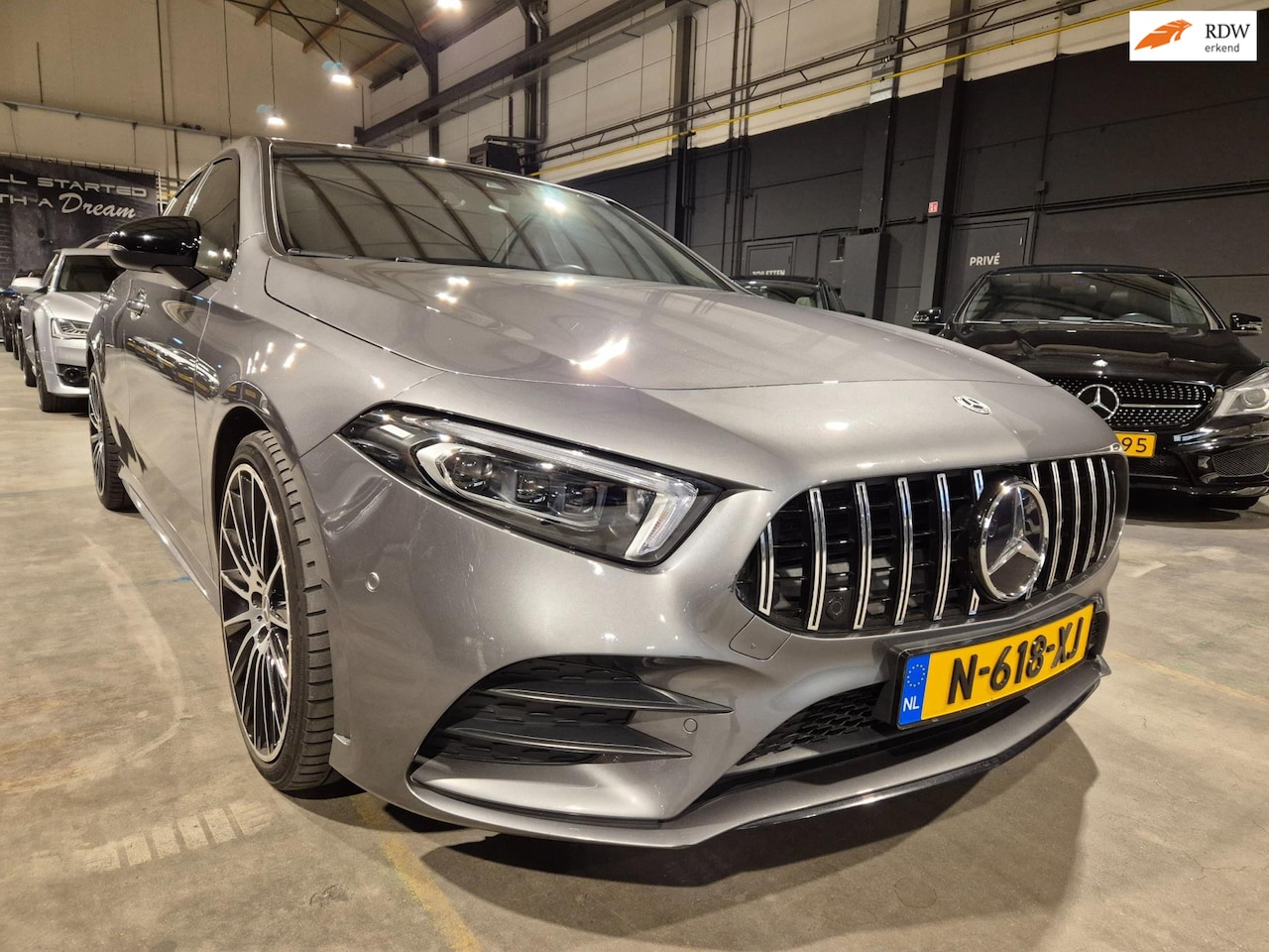 Mercedes-Benz A-klasse - 180 Business Solution AMG - Panoramadak - Ambiant Light - Virtual Dashboard - Camera - Mem - AutoWereld.nl