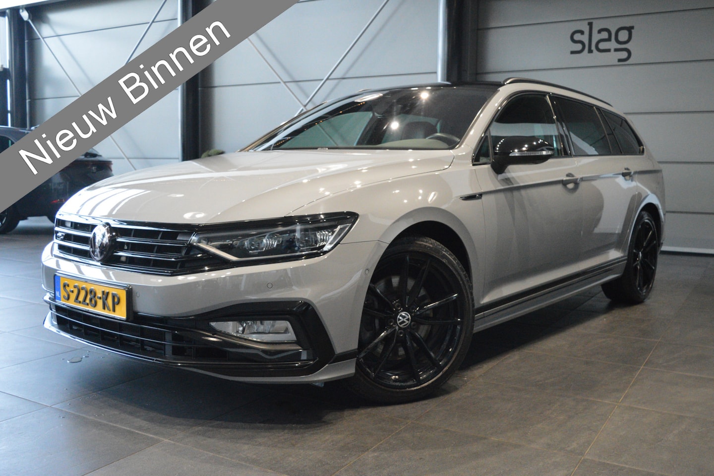 Volkswagen Passat Variant - 2.0 TSI 4Motion R-LINE Black Style trekhaak 272 pk !! - AutoWereld.nl