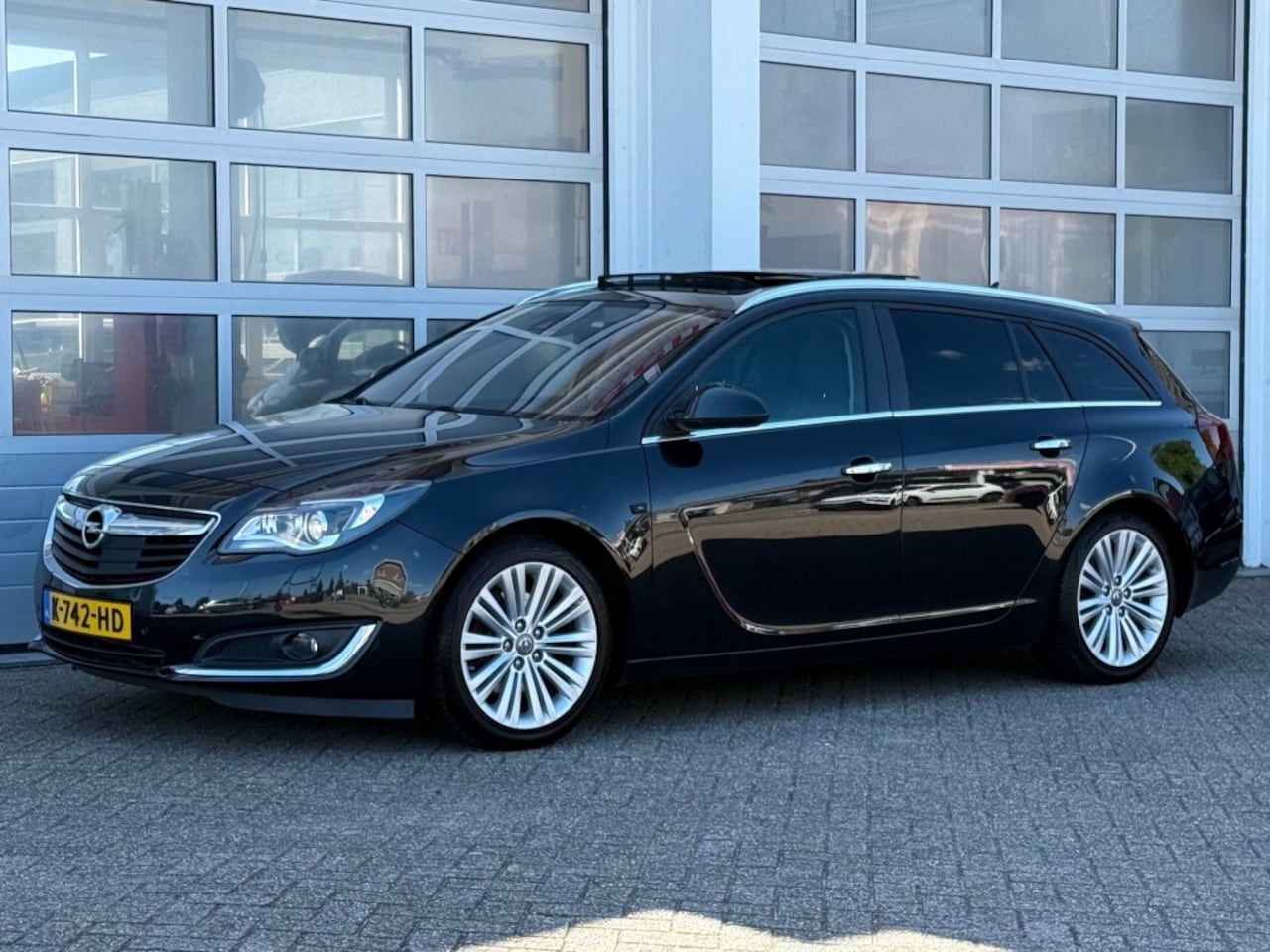 Opel Insignia - 2.0 Turbo 250PK Cosmo 4X4 Aut. Navi Camera Trekhaak NW APK - AutoWereld.nl