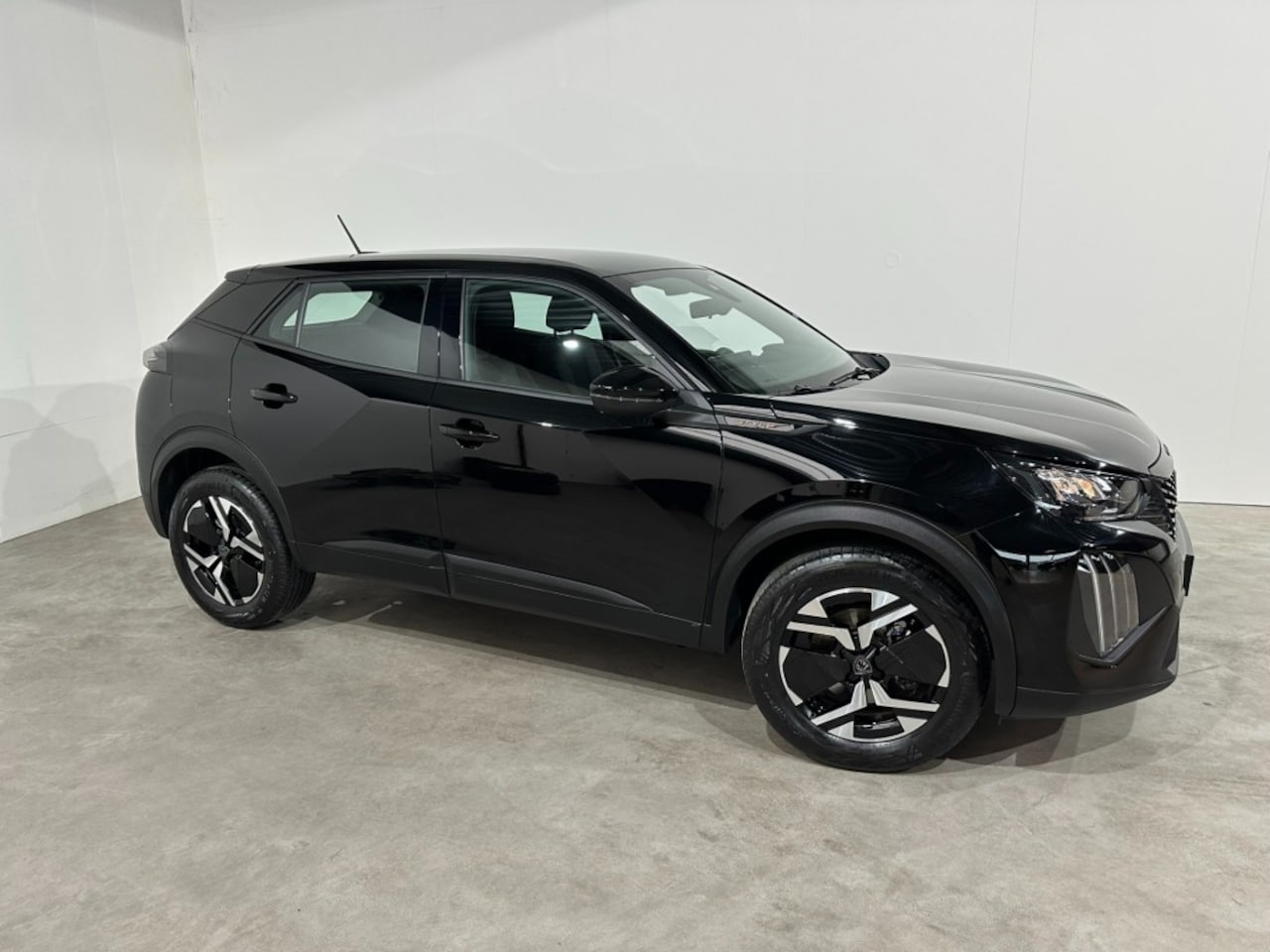 Peugeot 2008 - 1.2 Hybrid, 136 PK, , PDC,17 inch, Carplay,Cruise control, - AutoWereld.nl